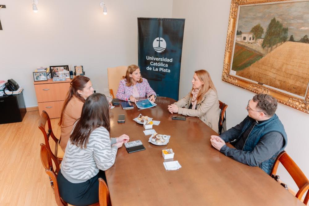 Edelap firmó un convenio con la Universidad Católica de La Plata y Cáritas para realizar capacitaciones a emprendedores locales