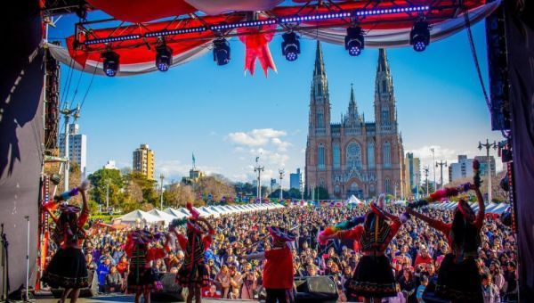 Música, danzas, gastronomía y más: La Plata palpita una nueva edición de “Perú Vive”