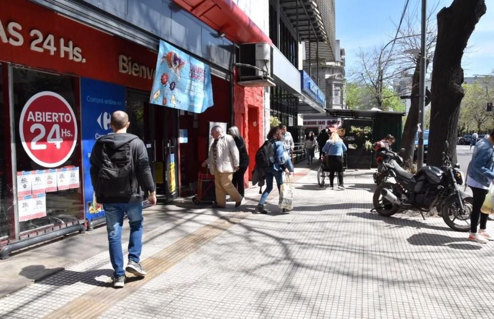 Satisfacción de los comerciantes en el centro de La Plata tras la relocalización de vendedores ambulantes