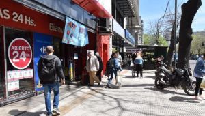 Satisfacción de los comerciantes en el centro de La Plata tras la relocalización de vendedores ambulantes