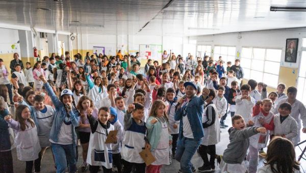 Junto a EDELAP más de 1.400 niños de la región disfrutaron de las presentaciones de la “Liga de la Energía”.