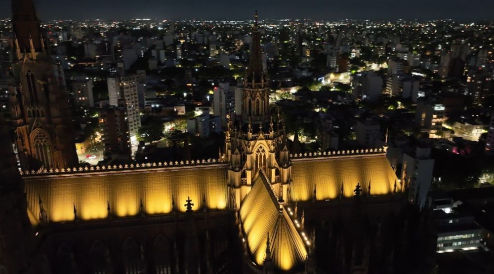 La Catedral se llena de luz y su campanario de música otra vez