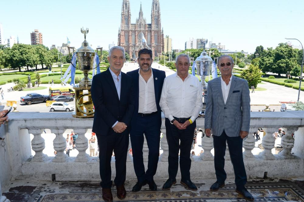 Alak, Bianco y Mazzacane presentaron la definición del Turismo Carretera que tendrá lugar en La Plata