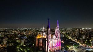 Ante una multitud, la Catedral platense recuperó su esplendor con un espectáculo sinfónico y mucha emoción