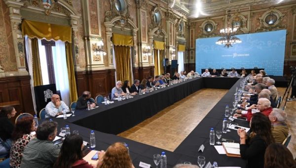 Kicillof encabezó el primer encuentro de la Comisión Asesora Canal Magdalena