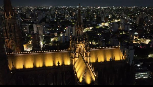 La Catedral se llena de luz y su campanario de música otra vez