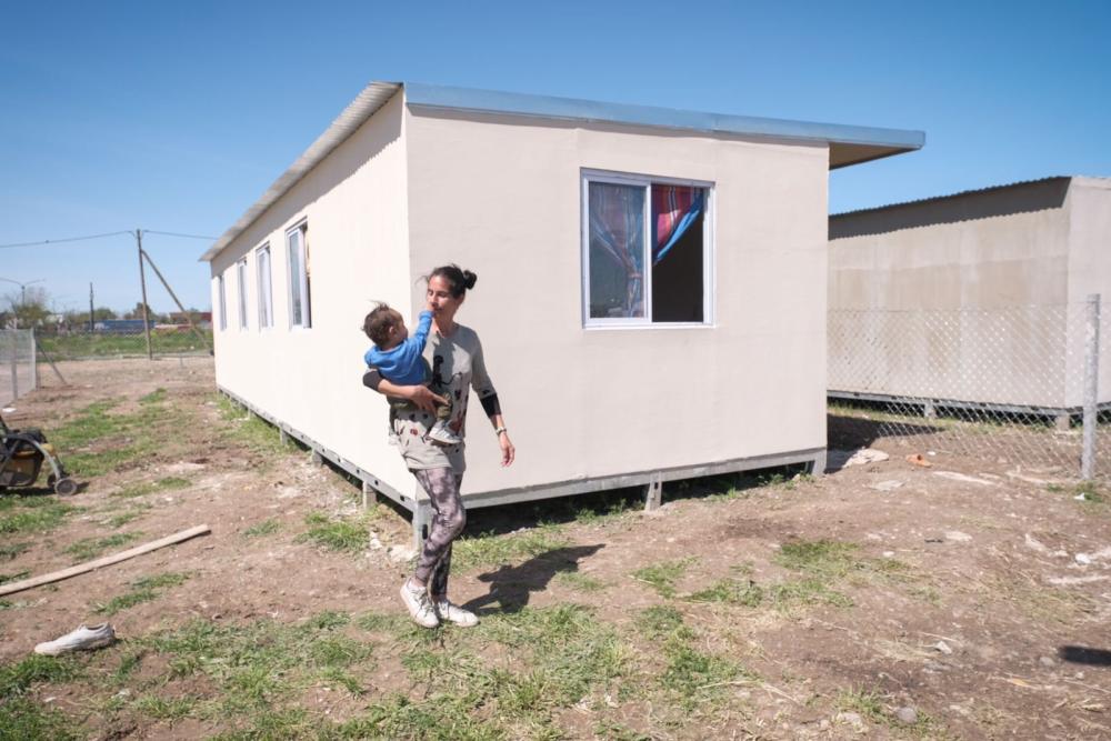 Se completó la relocalización de las familias que vivían en el barrio "Las Vías" del Bosque